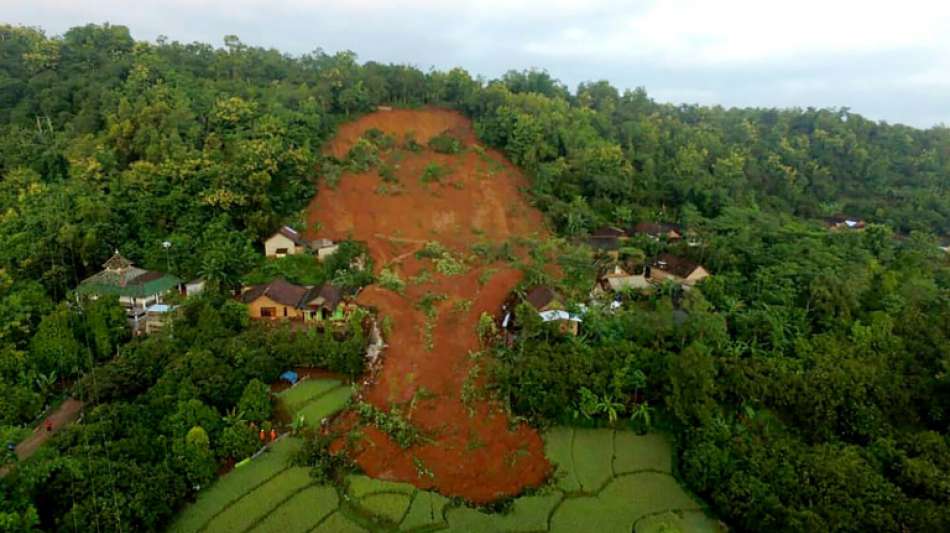 Mindestens neun Tote bei Erdrutsch in Indonesien