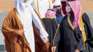 Emir von Katar reist im Bem&uuml;hen um Auss&ouml;hnung nach Saudi-Arabien