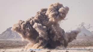 Iran feuert bei Milit&auml;r&uuml;bung ballistische Raketen ab