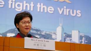 Hongkongs Innenminister muss nach Besuch einer Party in Quarant&auml;ne