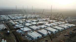 Hunderte Arbeiter bauen riesiges Quarant&auml;ne-Zentrum in chinesischem Shijiazhuang
