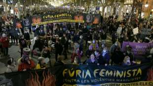 Demonstrationen gegen Gewalt an Frauen in Europa und Lateinamerika