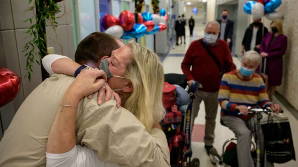 Emotionale Szenen nach &Ouml;ffnung der US-Grenzen f&uuml;r geimpfte Reisende