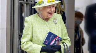 Queen macht Russland-Witz bei erstem &ouml;ffentlichen Aufritt seit fast f&uuml;nf Monaten