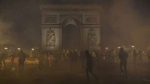 Gericht verurteilt acht Randalierer wegen Besch&auml;digung des Arc de Triomphe