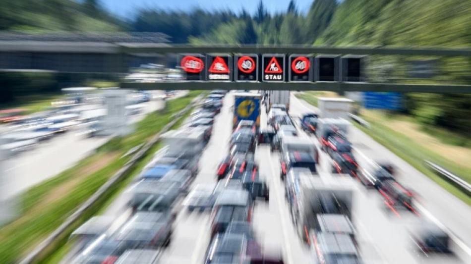 Frau bringt Baby auf Autobahn A 71 bei Erfurt zur Welt