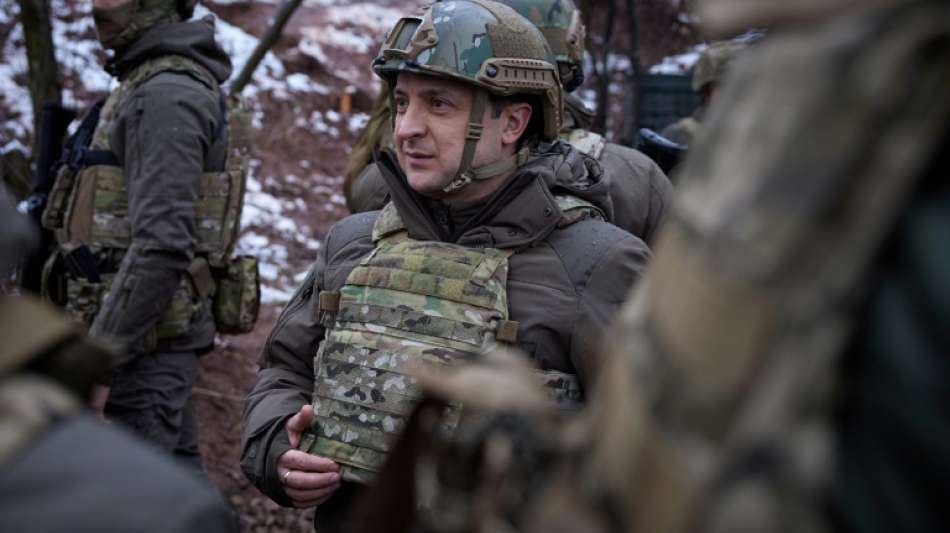 Selenskyj stattet Soldaten an Frontlinie in Ostukraine Besuch ab