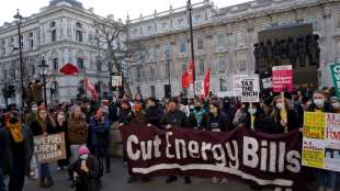 Hunderte Briten demonstrieren gegen massiv gestiegene Lebenshaltungskosten