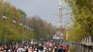 Polizei: Demonstrationen in Berlin zun&auml;chst "weitestgehend ruhig"