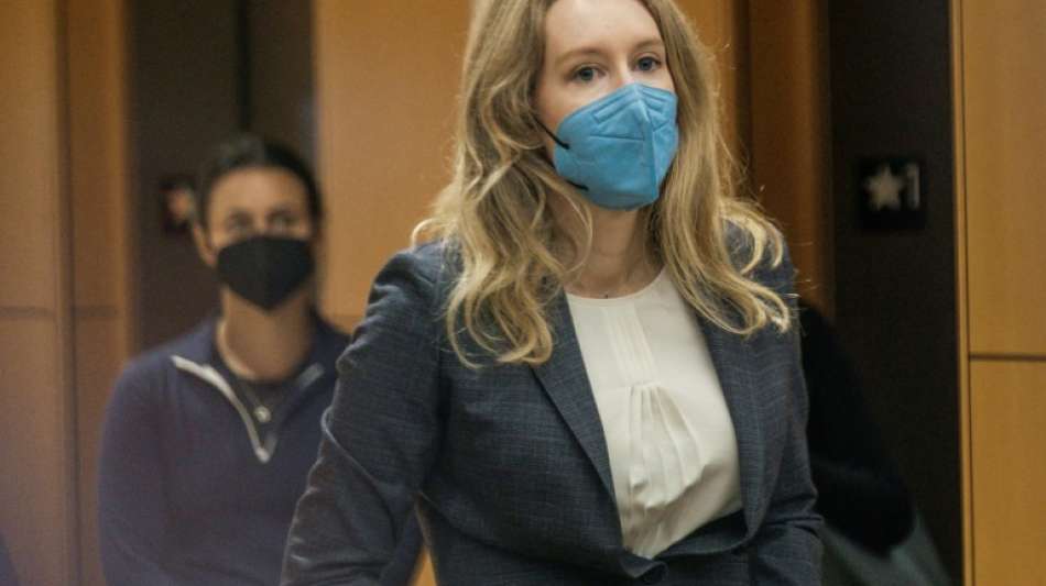 Anklage wirft Elizabeth Holmes "L&uuml;gen und Schummeln" f&uuml;r Geld vor