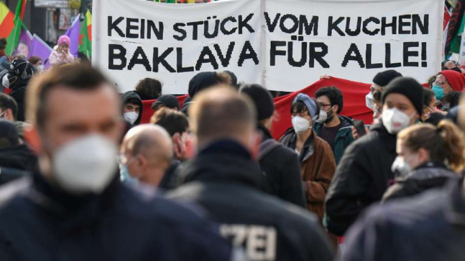 Tausende versammeln sich f&uuml;r traditionelle 1. Mai-Demonstration in Berlin