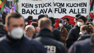 Tausende versammeln sich f&uuml;r traditionelle 1. Mai-Demonstration in Berlin