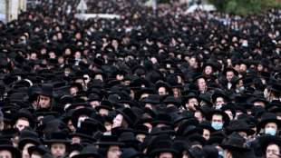 Tausende Ultraorthodoxe in Israel missachten f&uuml;r Bestattung von Rabbi Lockdown