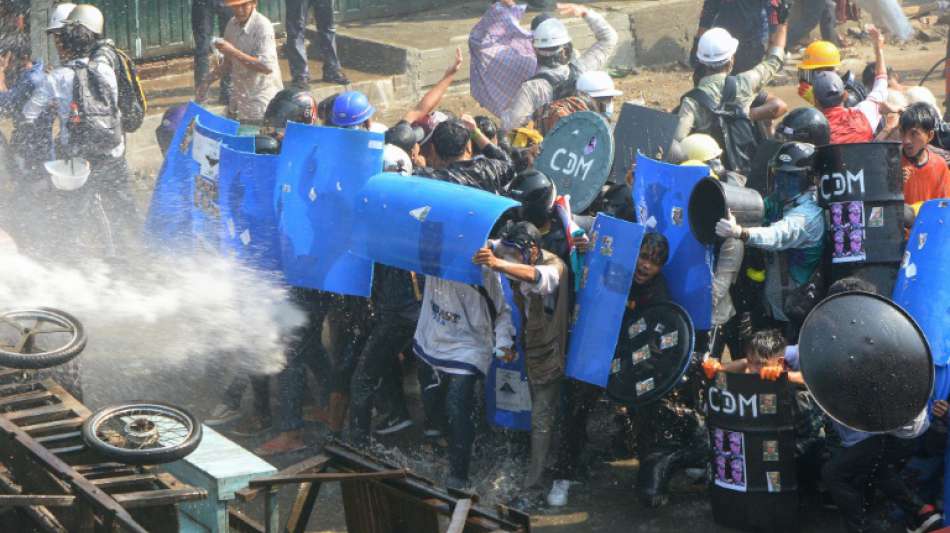 Erneut Demonstranten in Myanmar durch Polizeisch&uuml;sse lebensgef&auml;hrlich verletzt