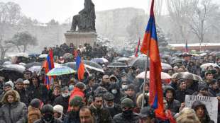 Tausende demonstrieren in Armenien gegen Ministerpr&auml;sident Paschinjan