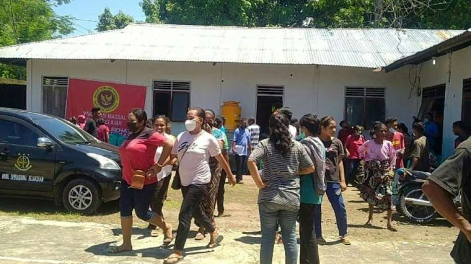 Erdbeben der St&auml;rke 7,3 l&ouml;st Panik in Ost-Indonesien aus