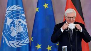 Steinmeier spricht mit B&uuml;rgern &uuml;ber Corona-Impfkampagne