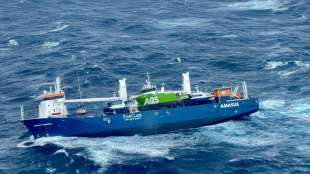 Niederl&auml;ndischer Frachter treibt vor Norwegens K&uuml;ste verlassen im Meer