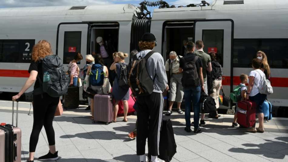 Bundesregierung pr&uuml;ft 3G-Regeln f&uuml;r Fernverkehr der Bahn und Inlandsfl&uuml;ge