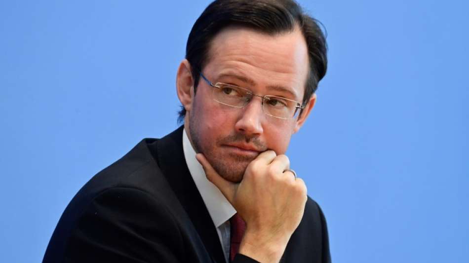 Arbeitsplatz, Bussen und Bahnen: Ampel will 3G-Regel