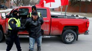 Grenzbr&uuml;cke zwischen Kanada und USA nach einw&ouml;chiger Blockade wieder ge&ouml;ffnet