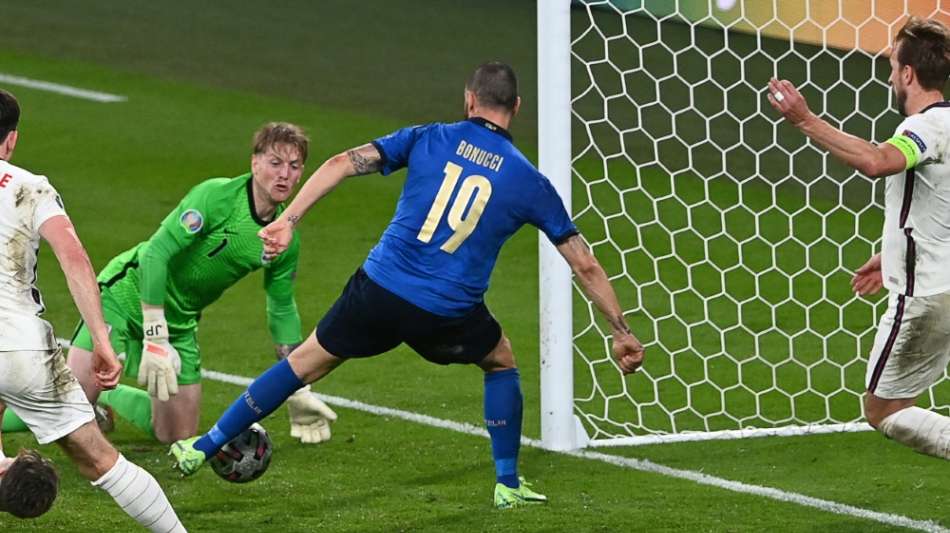 Italien stillt die brennende Sehnsucht - England am Boden