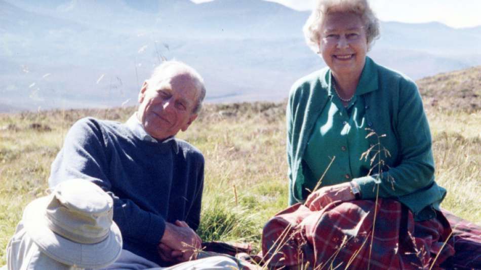 Queen ver&ouml;ffentlicht vor Beisetzung von Prinz Philip Foto aus gl&uuml;cklichen Tagen