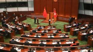 Peking-treues Hongkonger Parlament vereidigt