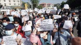 Massenproteste in Myanmar gegen Milit&auml;rputsch gehen weiter