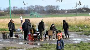 Franz&ouml;sische Armee ermittelt nach Gel&auml;ndefahrt von Soldaten nahe Migrantenlager