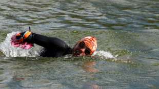 Arm- und beinamputierter Schwimmer schafft Durchquerung des Titicacasees
