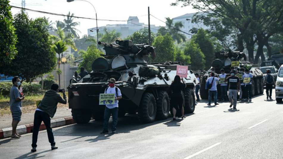 Demonstranten in Myanmar trotzen massiver Milit&auml;rpr&auml;senz