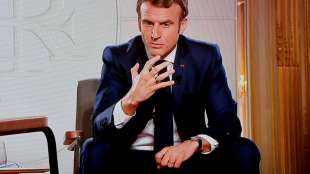Macron z&ouml;gert Erkl&auml;rung seiner Pr&auml;sidentschaftskandidatur weiter hinaus