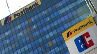 Bericht: Deutsche Bank will mehr Postbank-Filialen schlie&szlig;en 