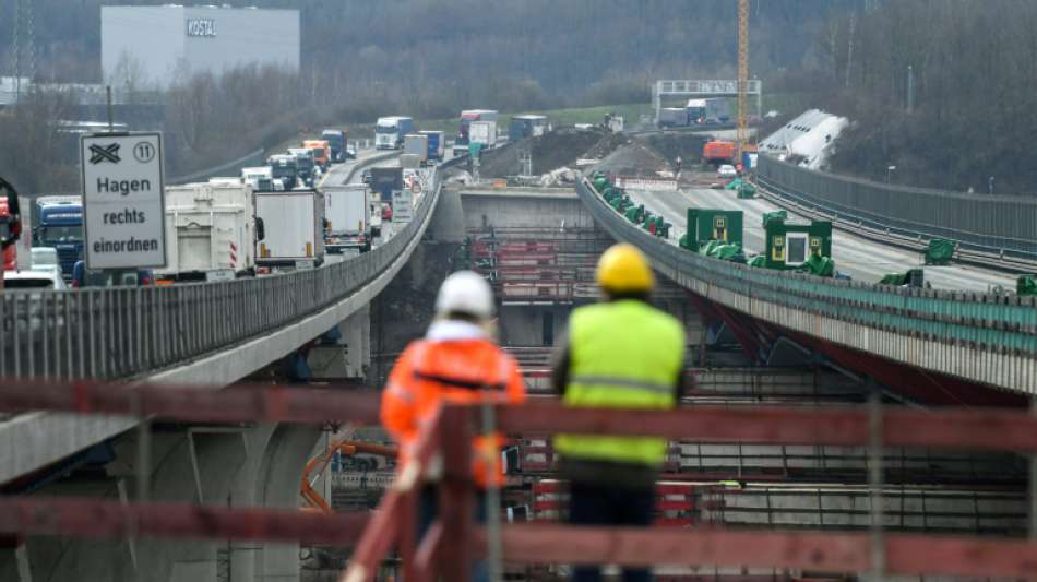 Verschiebung von fast tausend Meter langer Lennetalbr&uuml;cke in NRW erfolgreich