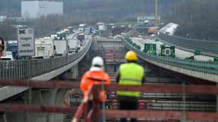 Verschiebung von fast tausend Meter langer Lennetalbr&uuml;cke in NRW erfolgreich