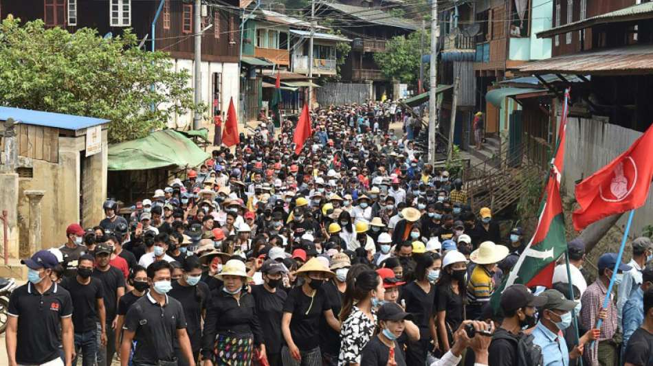 Tausende Demonstranten rufen in Myanmar zu "Fr&uuml;hlingsrevolution" auf