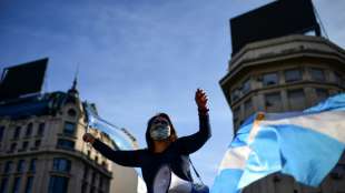 Menschen in Buenos Aires protestieren gegen striktere Corona-Ma&szlig;nahmen