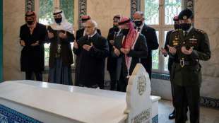 Jordaniens K&ouml;nig erstmals seit Krise mit Prinz Hamsa &ouml;ffentlich aufgetreten