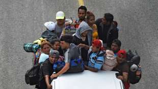 Mexikanische Beh&ouml;rden retten 600 Migranten aus zwei Sattelschleppern