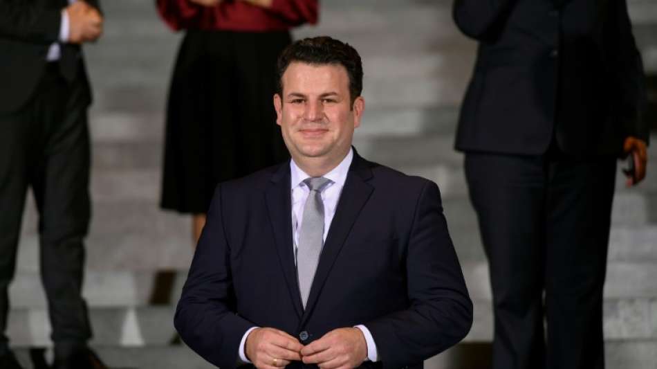 Regierung beschlie&szlig;t Erh&ouml;hung des Mindestlohns auf zw&ouml;lf Euro pro Stunde