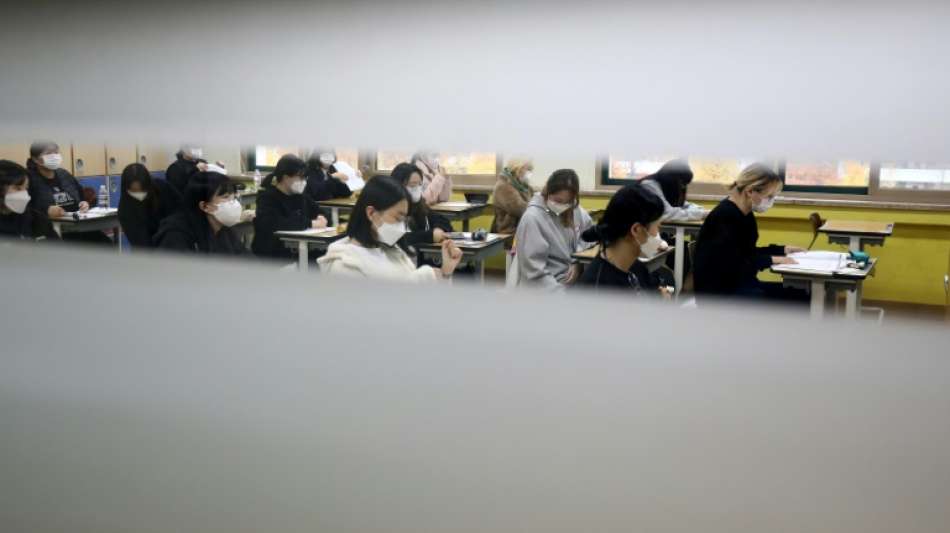 Stille &uuml;ber S&uuml;dkorea - Zehntausende Sch&uuml;ler legen zukunftsentscheidene Pr&uuml;fung ab