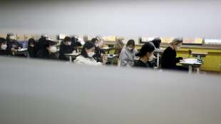 Stille &uuml;ber S&uuml;dkorea - Zehntausende Sch&uuml;ler legen zukunftsentscheidene Pr&uuml;fung ab