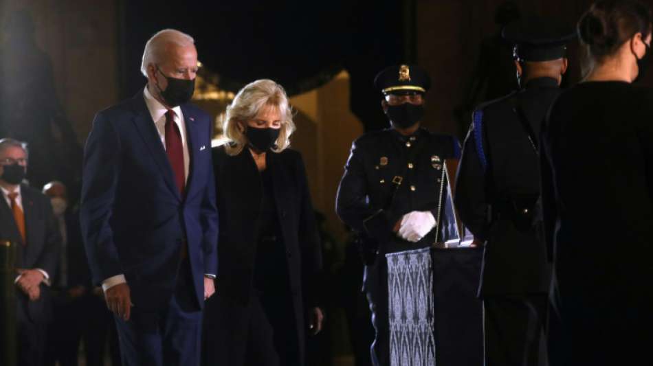 Biden erweist bei Sturm auf Kapitol t&ouml;dlich verletztem Polizisten letzte Ehre