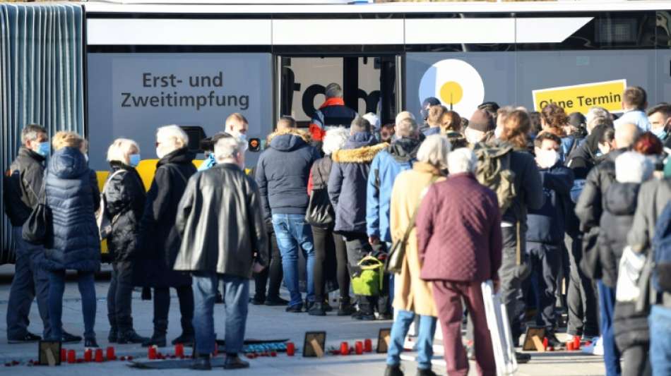 Bundesweite Corona-Inzidenz steigt auf 303,0