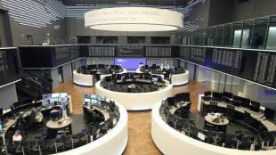 Dax steigt erstmals auf &uuml;ber 15.000 Punkte