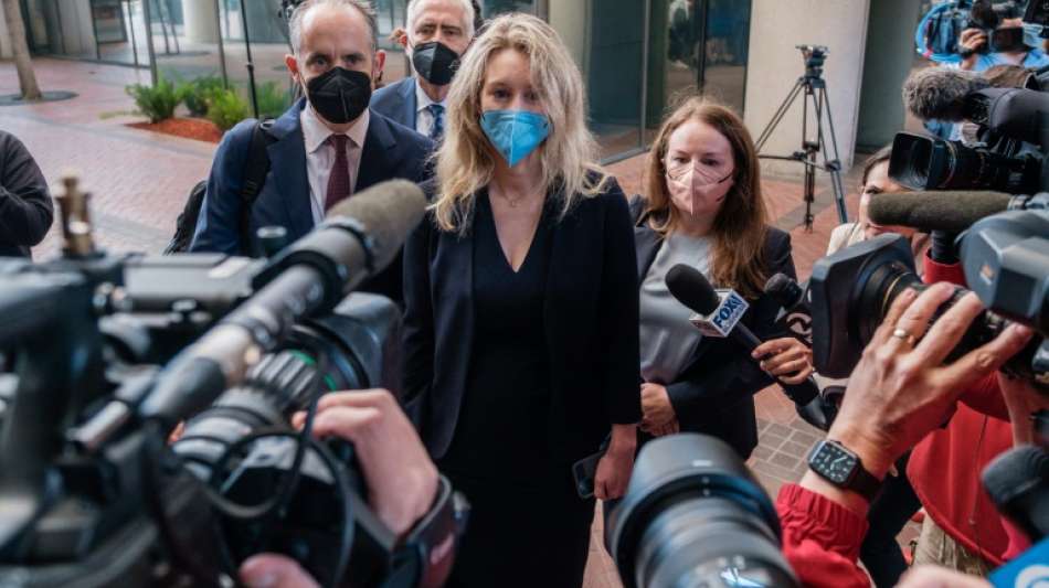 Auswahl der Geschworenen in Verfahren gegen Bluttestfirma-Gr&uuml;nderin Holmes