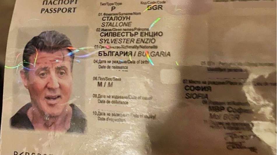 Bulgarische Kriminelle nutzen gef&auml;lschten Pass von Stallone als Werbung
