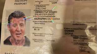 Bulgarische Kriminelle nutzen gef&auml;lschten Pass von Stallone als Werbung