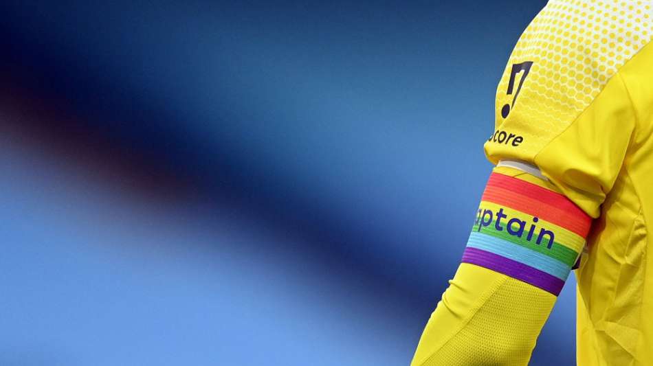 BVB f&uuml;r mehr Vielfalt: Sponsorenlogo als Regenbogen
